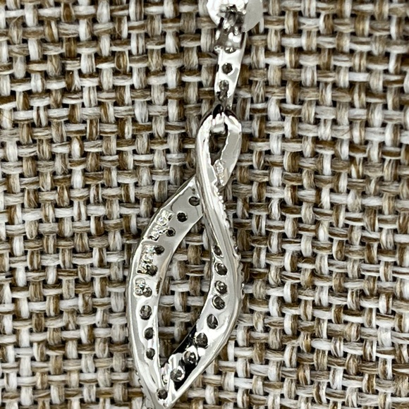 Elegant Vintage QVC Diamonique Earrings - Sterling Silver with Sparkling Stones - Picture 13 of 16